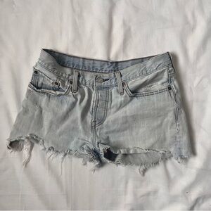 Levi’s Worn Distressed Light Wash Cutoff Denim Shorts 26